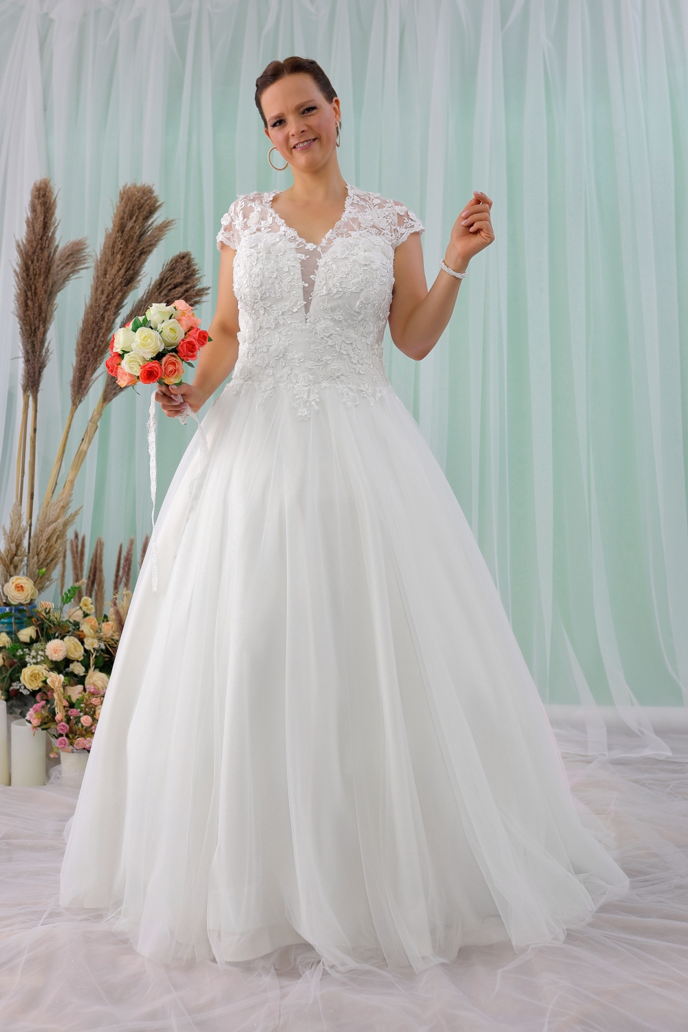 Schantal 28 3D Blumen Brautkleid Hochzeitskleid mollig Übergewicht Übergröße XXL