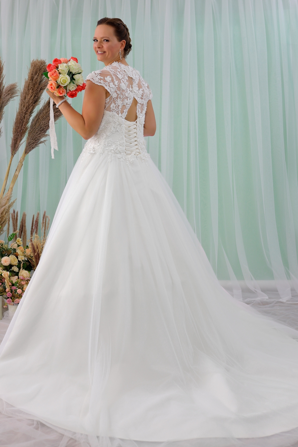 Schantal 28 3D Blumen Brautkleid Hochzeitskleid mollig Übergewicht Übergröße XXL