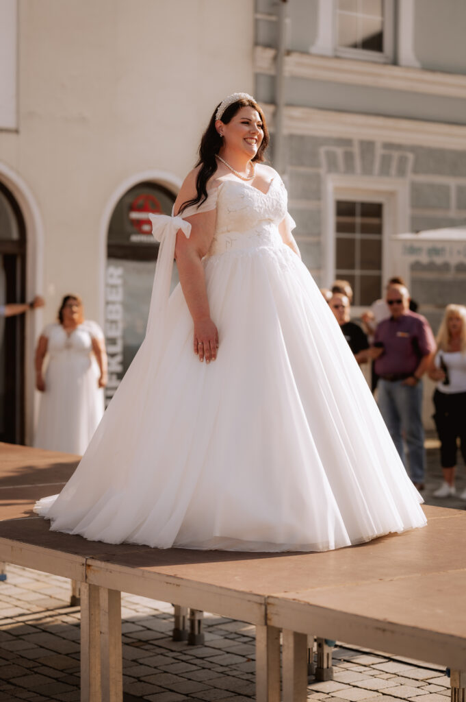 Foxy-brides-alice-front
